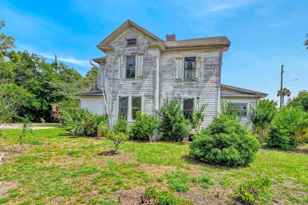 102 S TROWELL AVE, UMATILLA, FL, 32784