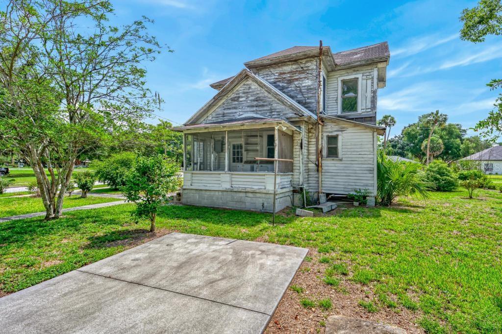 102 S TROWELL AVE, UMATILLA, FL, 32784