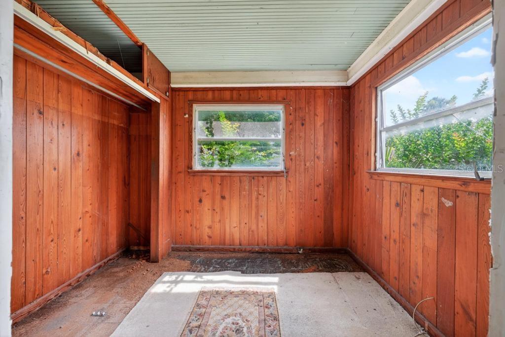 102 S TROWELL AVE, UMATILLA, FL, 32784