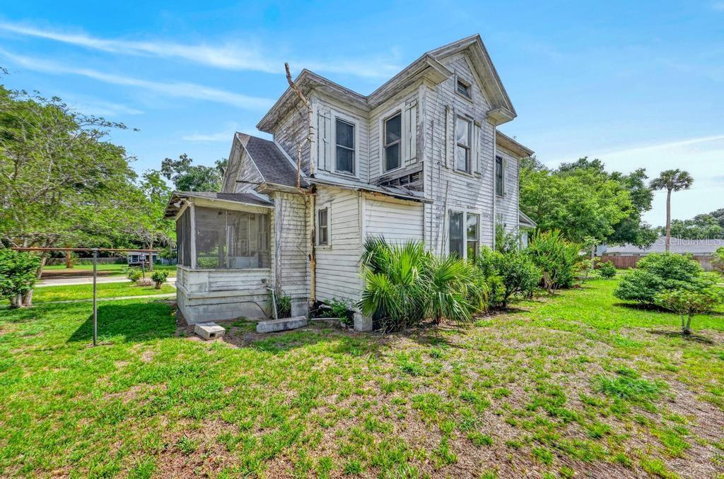 102 S TROWELL AVE, UMATILLA, FL, 32784