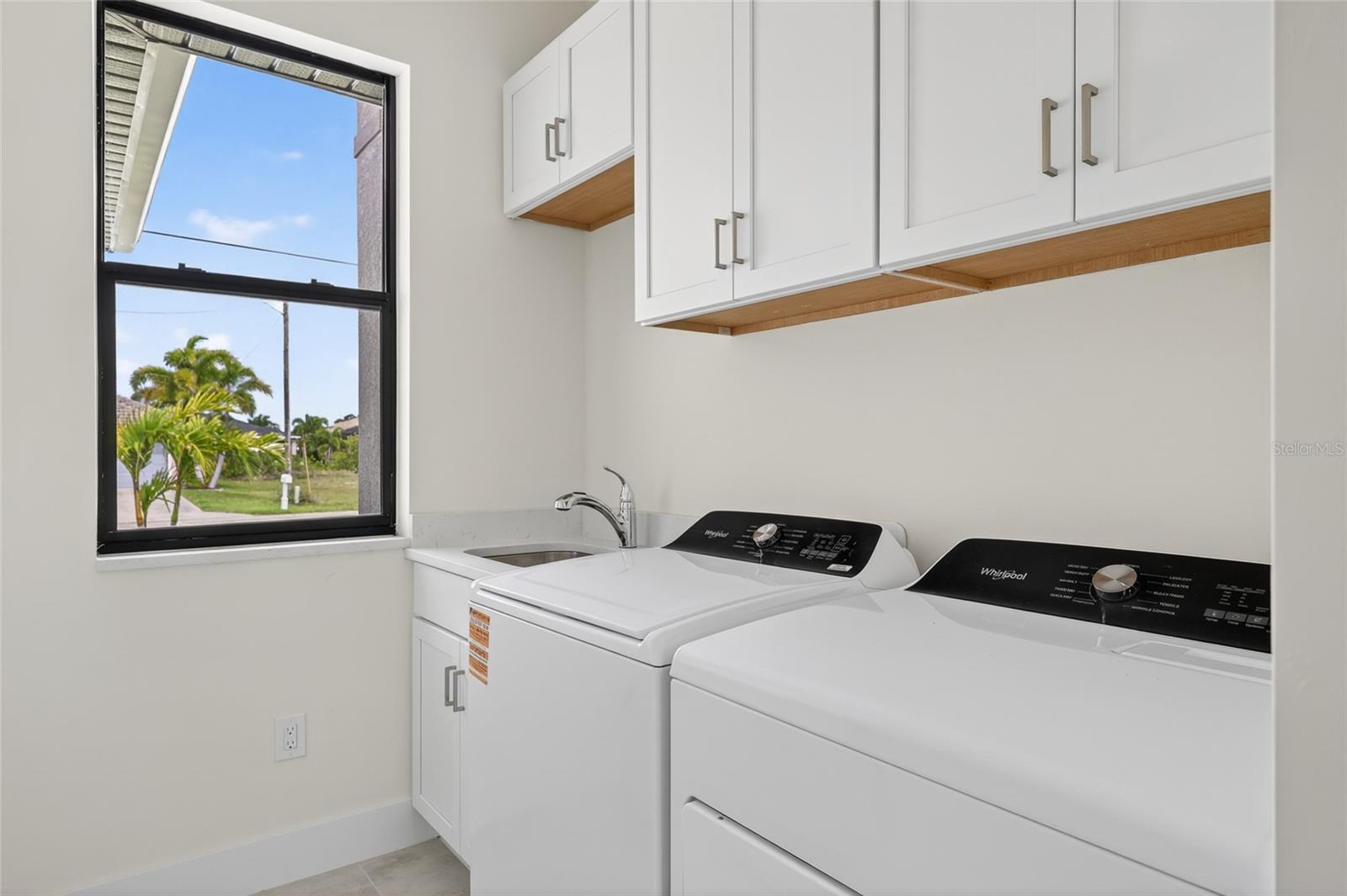 817 NW 38TH PL, CAPE CORAL, FL, 33993
