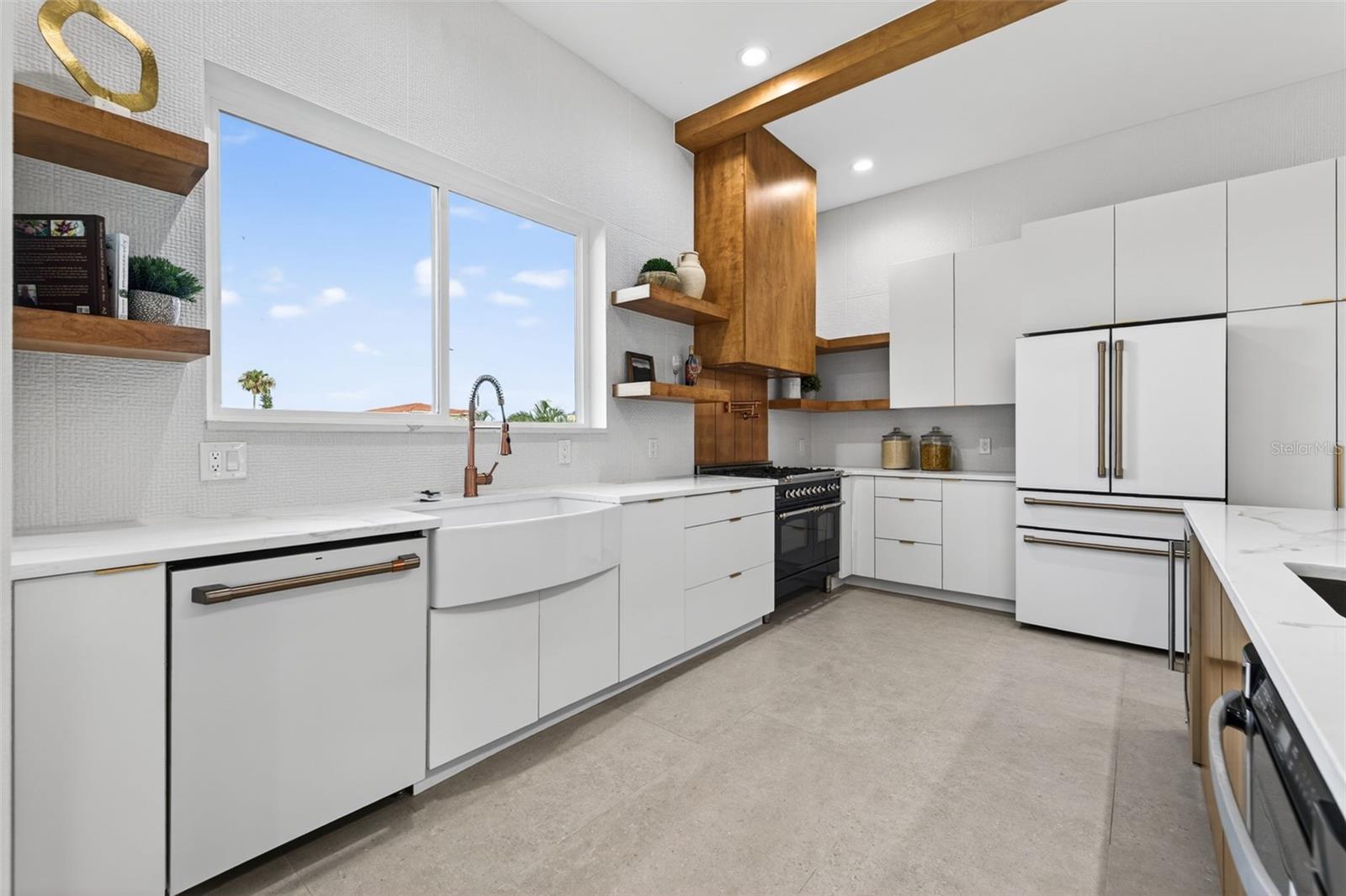 3221 GULF BLVD, BELLEAIR BEACH, FL, 33786