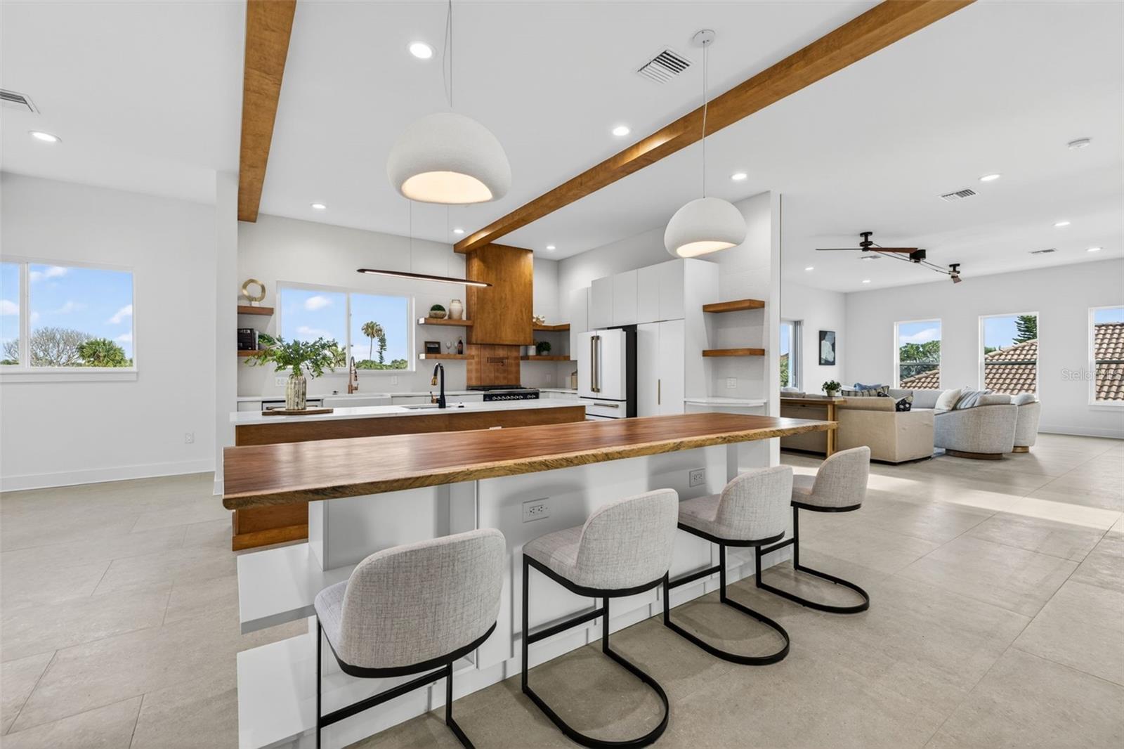 3221 GULF BLVD, BELLEAIR BEACH, FL, 33786