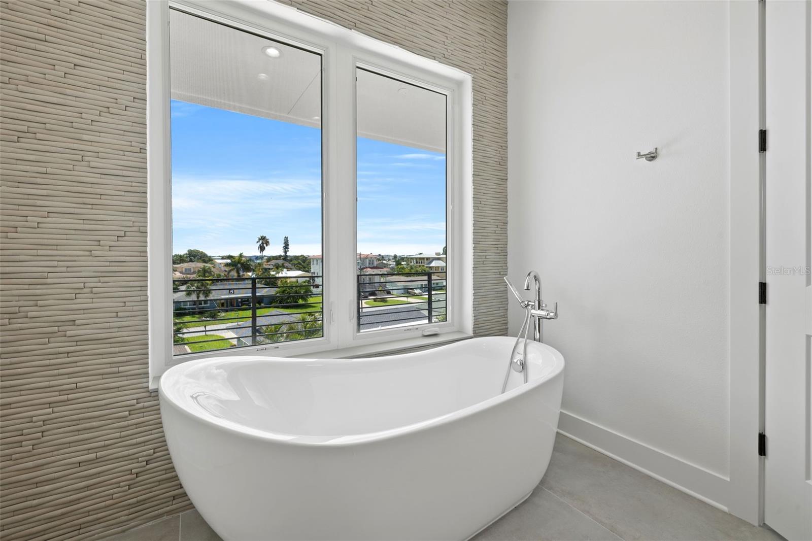 3221 GULF BLVD, BELLEAIR BEACH, FL, 33786