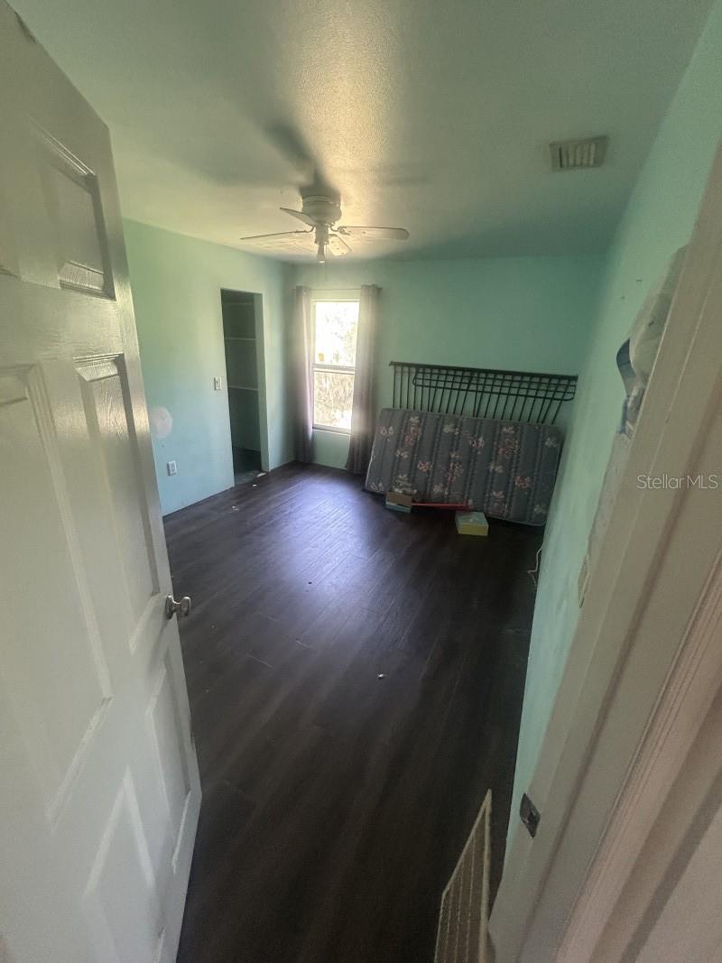5610 MIDDLE AVE, SARASOTA, FL, 34243