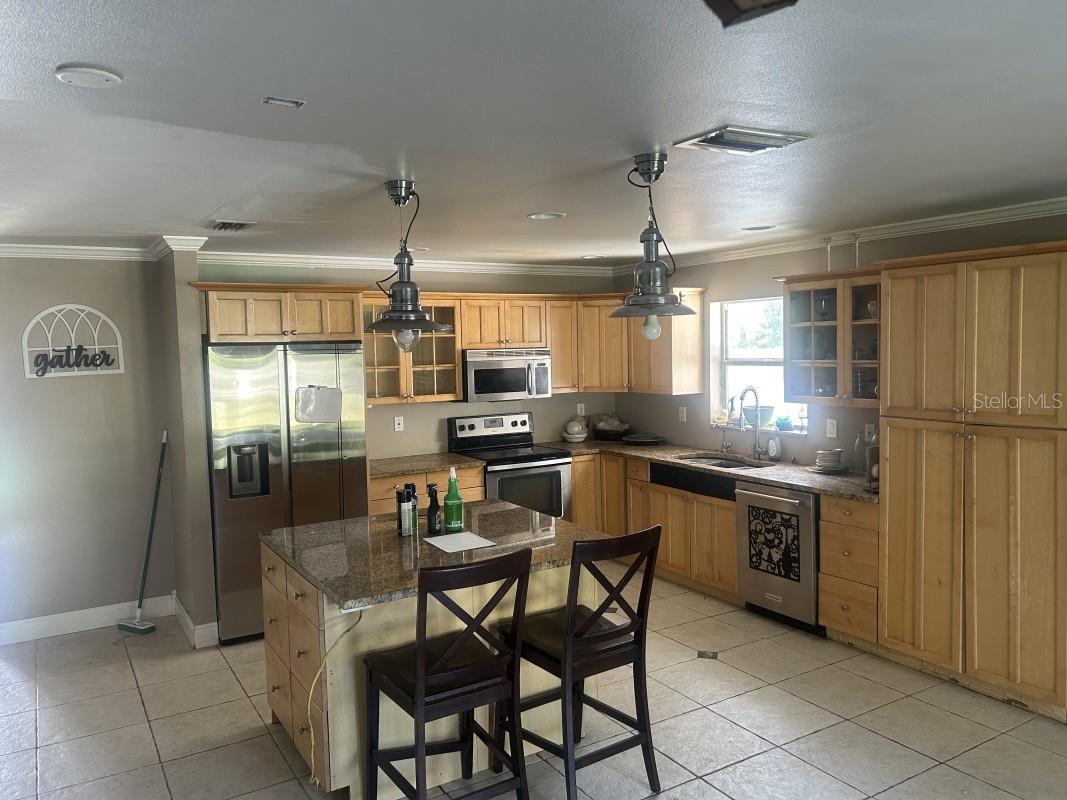 5610 MIDDLE AVE, SARASOTA, FL, 34243