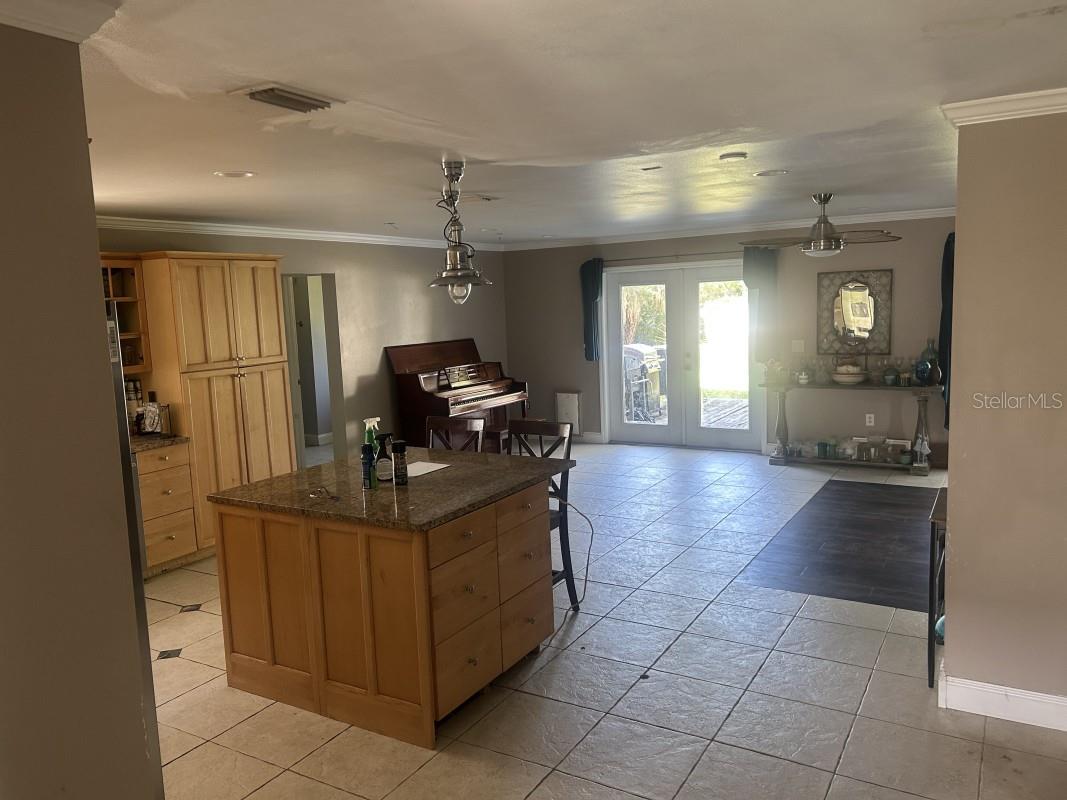 5610 MIDDLE AVE, SARASOTA, FL, 34243