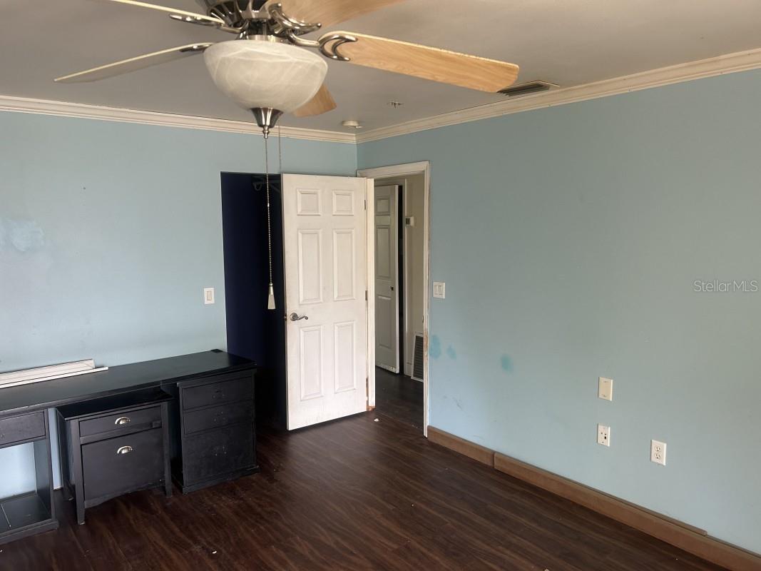 5610 MIDDLE AVE, SARASOTA, FL, 34243