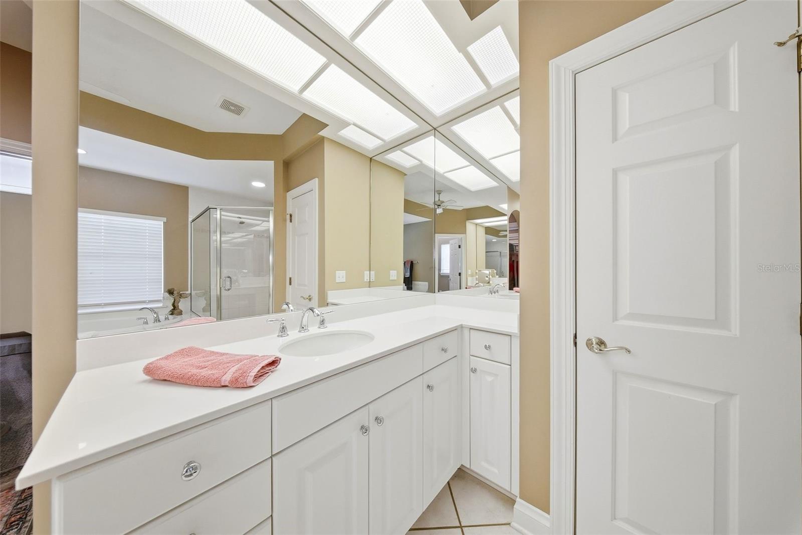 16604 E COURSE DR, TAMPA, FL, 33624