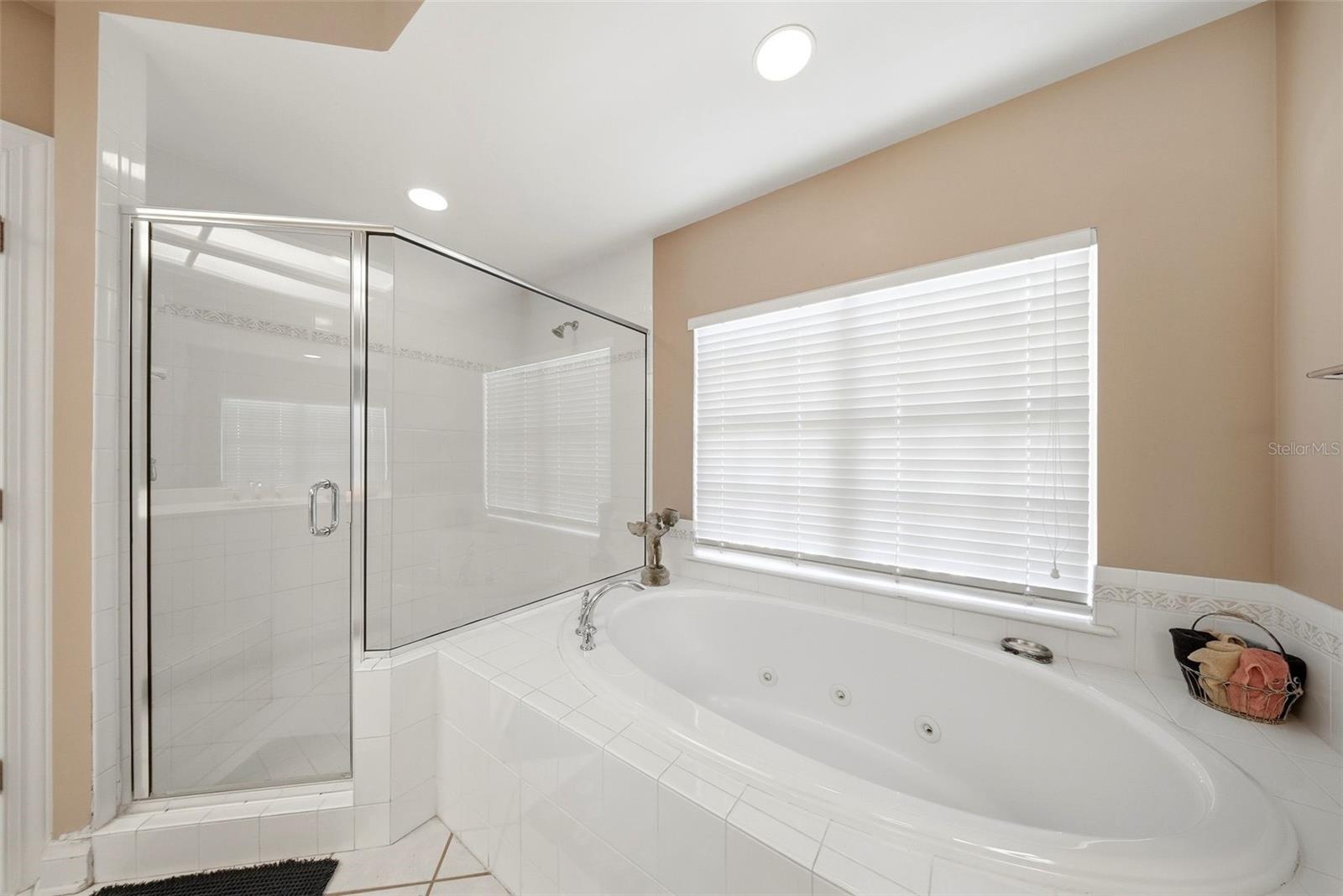 16604 E COURSE DR, TAMPA, FL, 33624