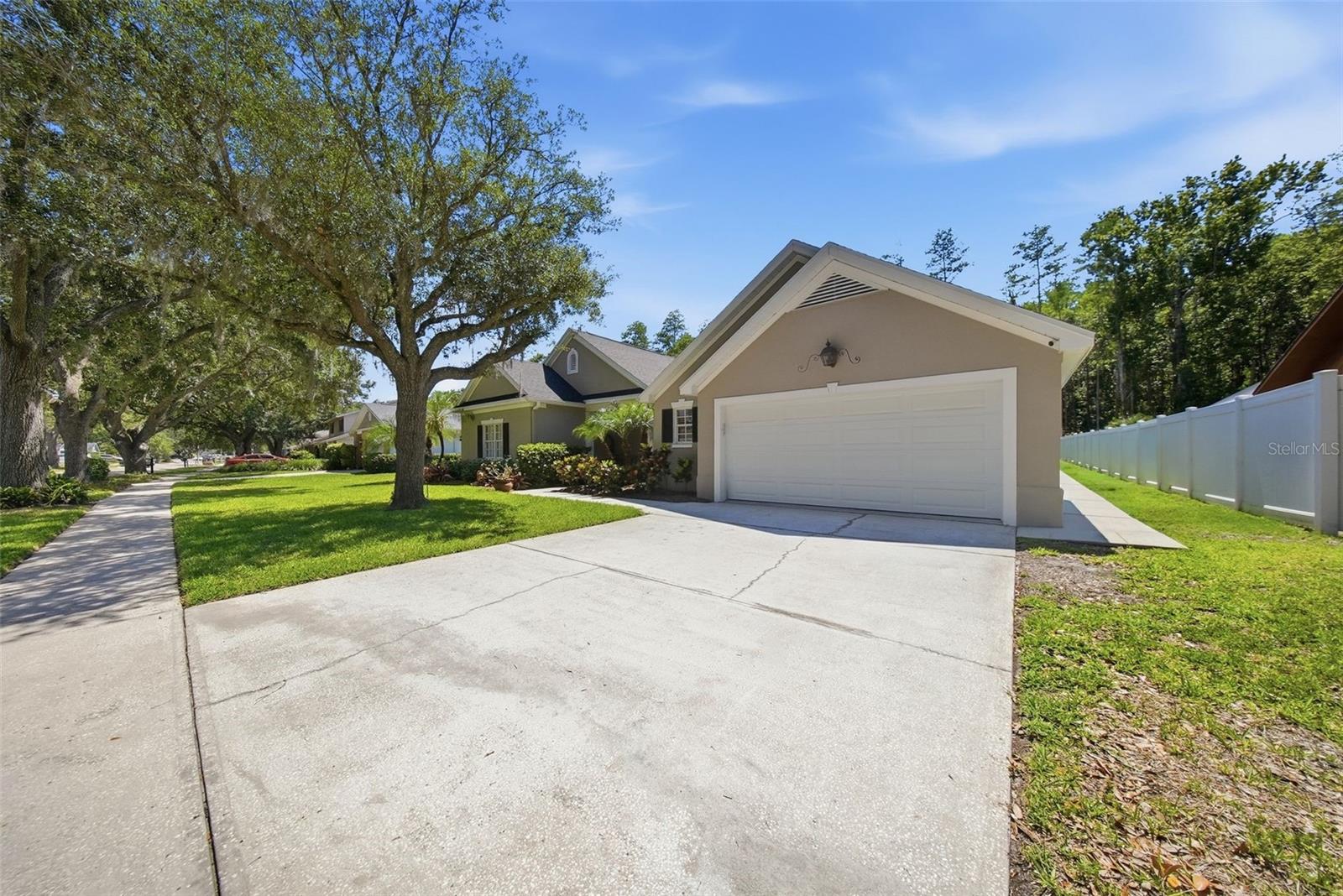 16604 E COURSE DR, TAMPA, FL, 33624