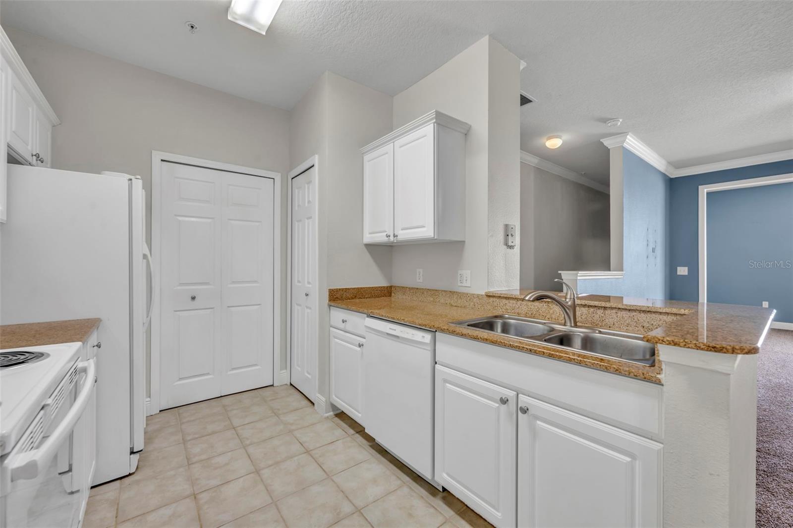 200 SOUTHERN PECAN CIRCLE #206, WINTER GARDEN, FL, 34787