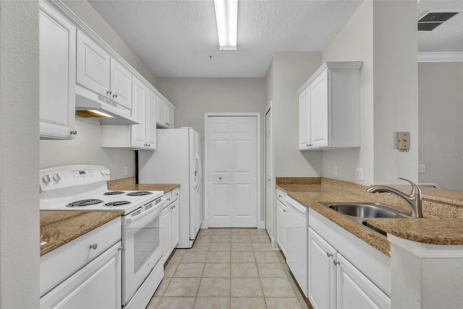 200 SOUTHERN PECAN CIRCLE #206, WINTER GARDEN, FL, 34787