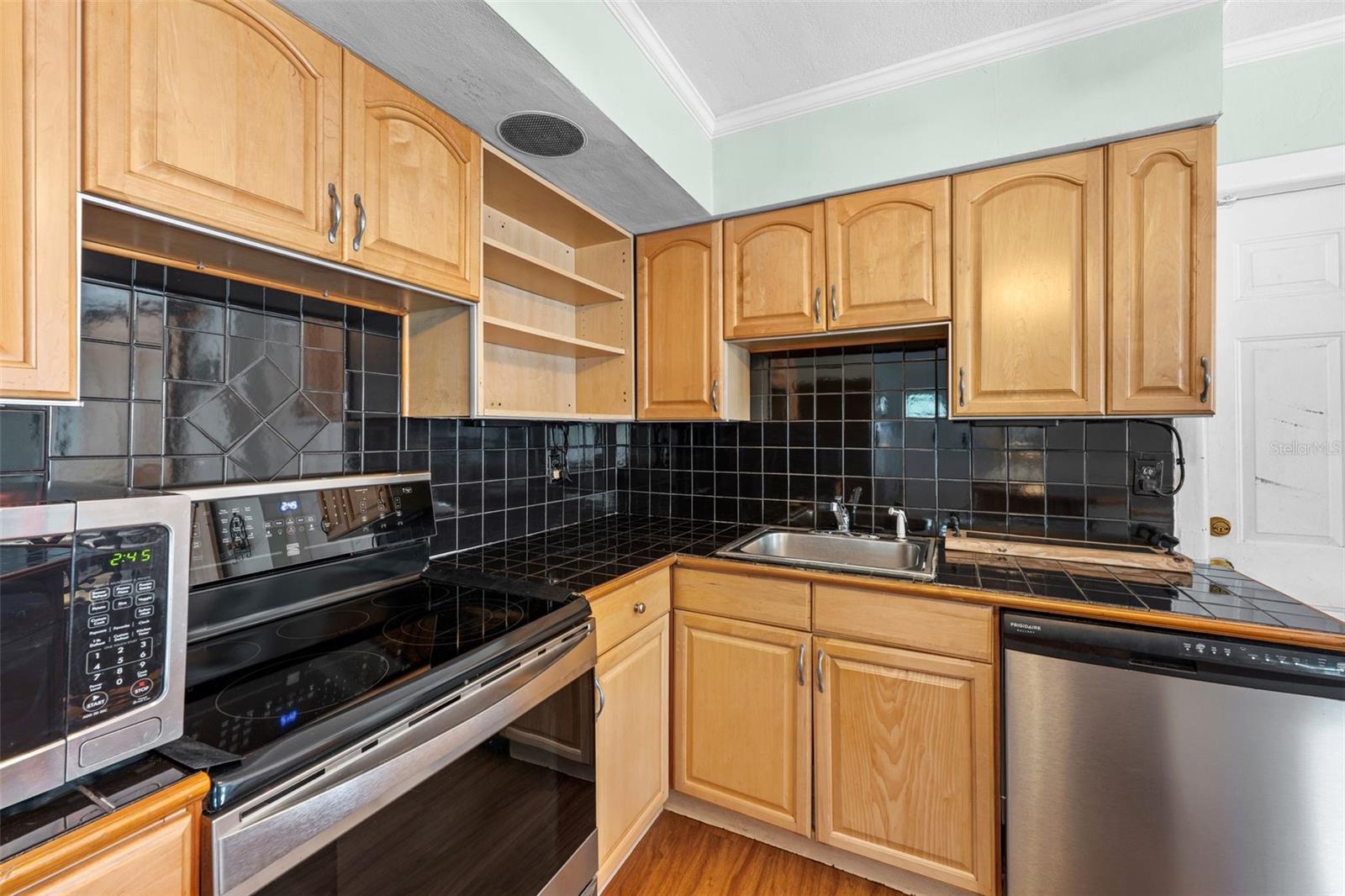 6737 LAUREL ST N, ST PETERSBURG, FL, 33702