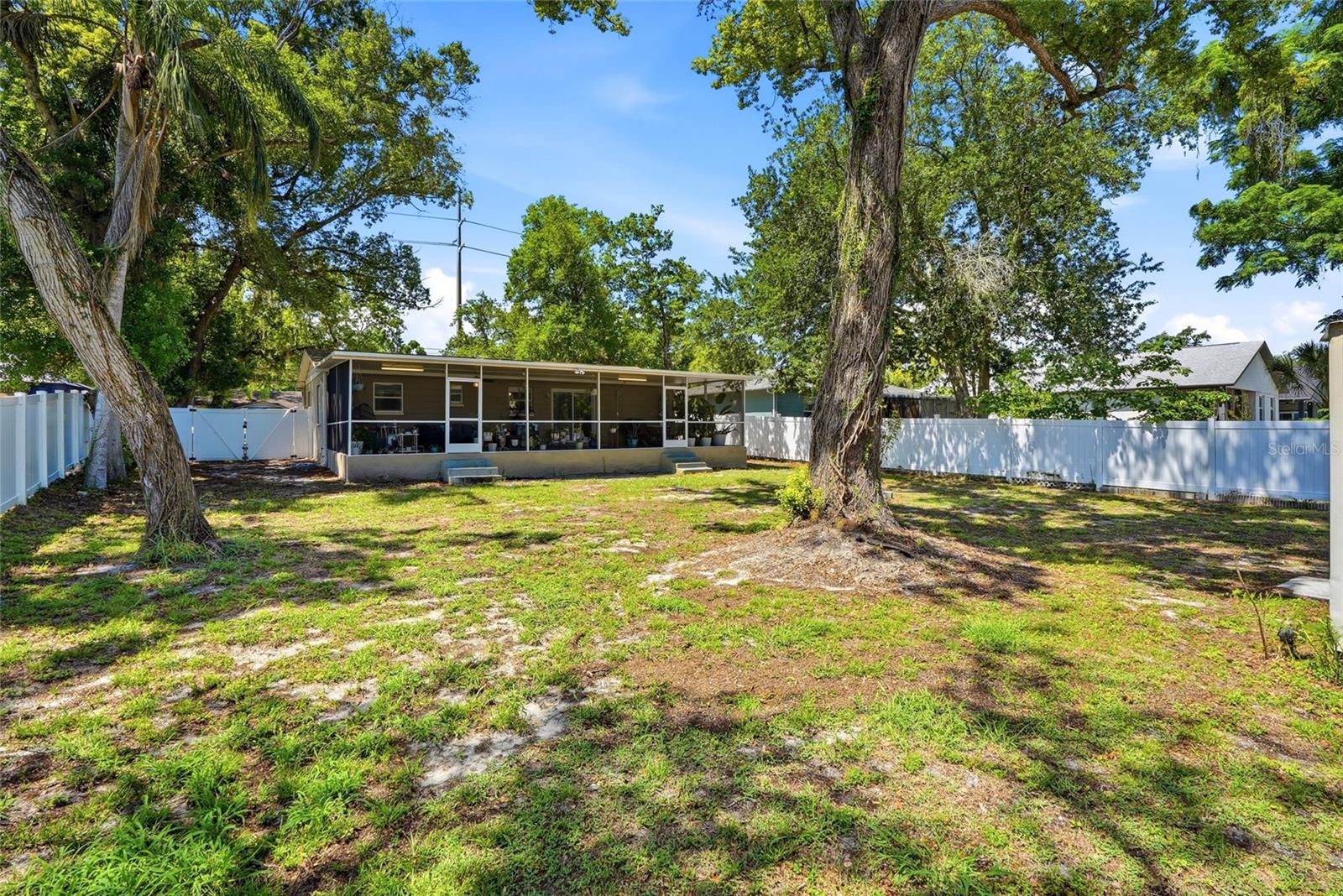 1512 E HANNA AVE, TAMPA, FL, 33610