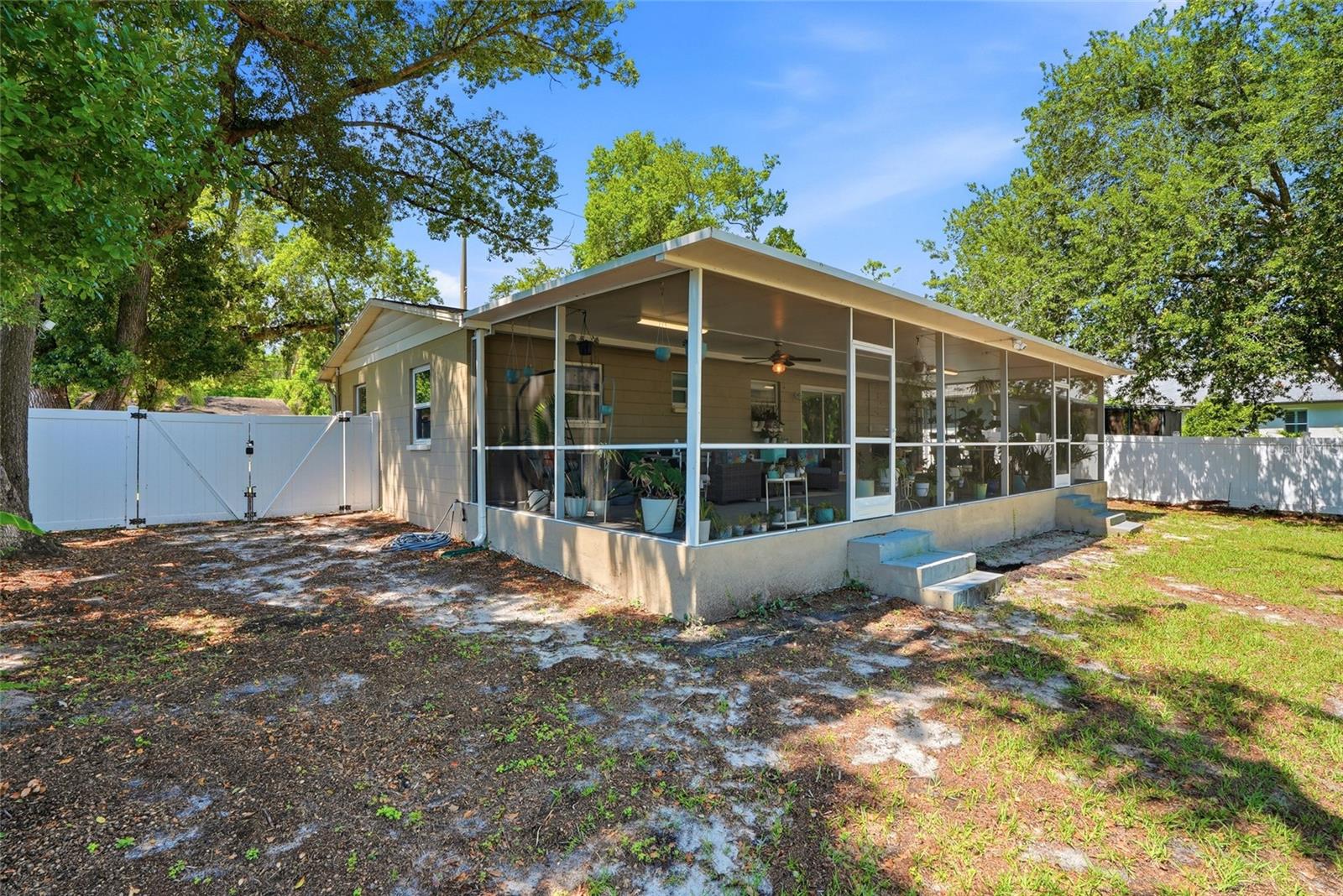1512 E HANNA AVE, TAMPA, FL, 33610
