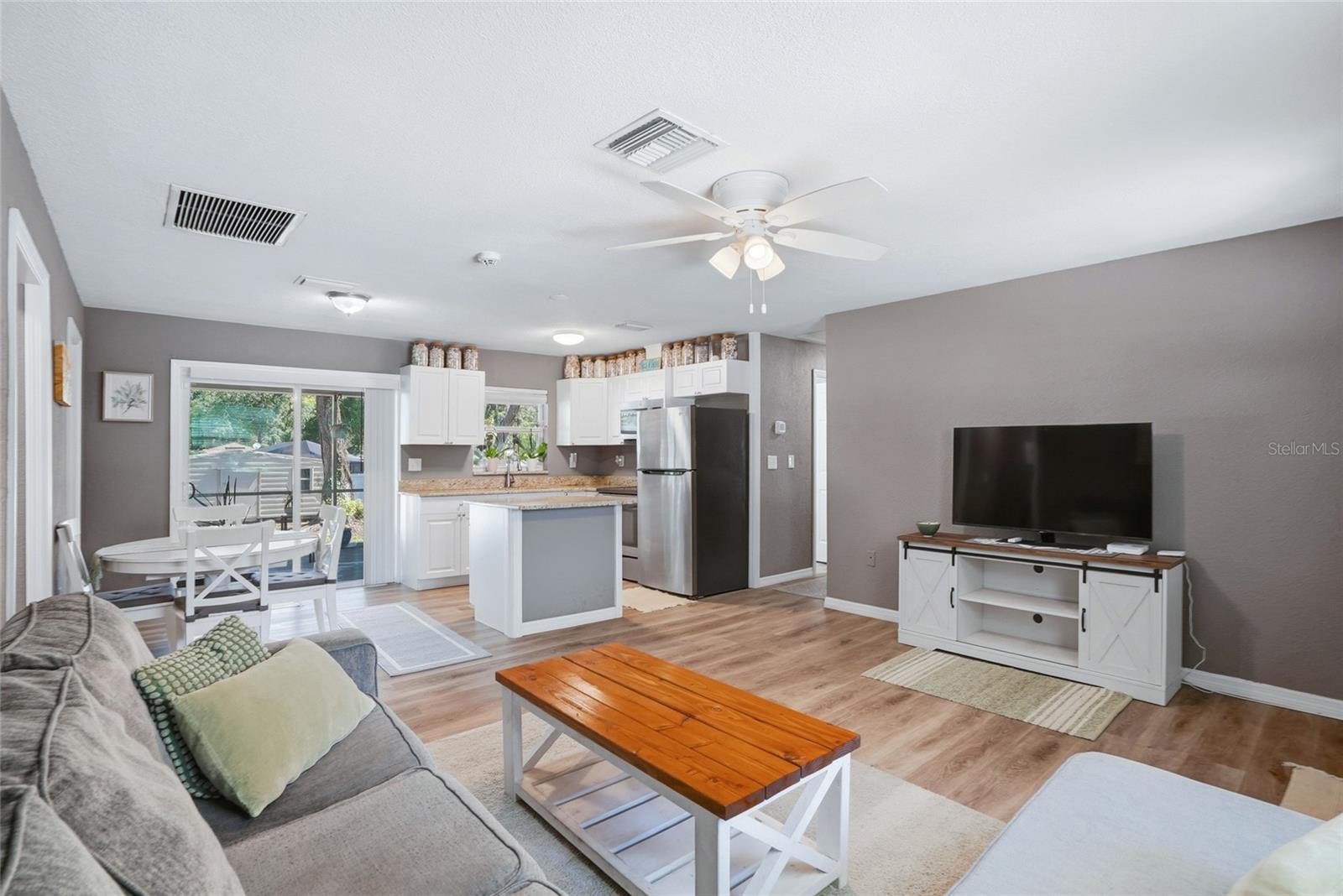 1512 E HANNA AVE, TAMPA, FL, 33610
