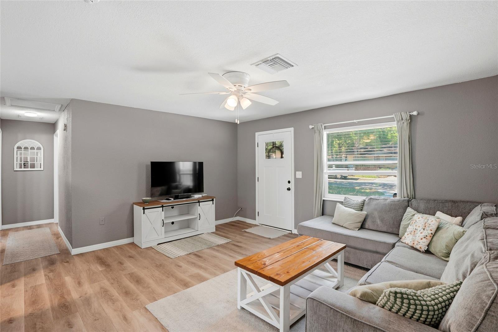 1512 E HANNA AVE, TAMPA, FL, 33610
