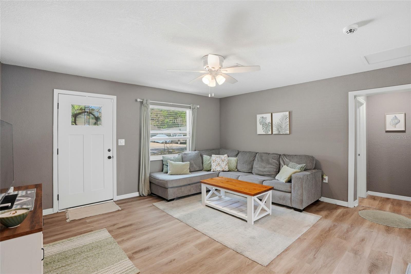 1512 E HANNA AVE, TAMPA, FL, 33610