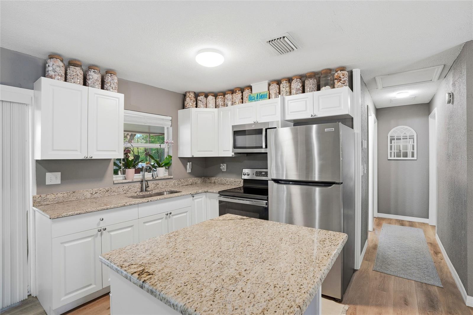 1512 E HANNA AVE, TAMPA, FL, 33610