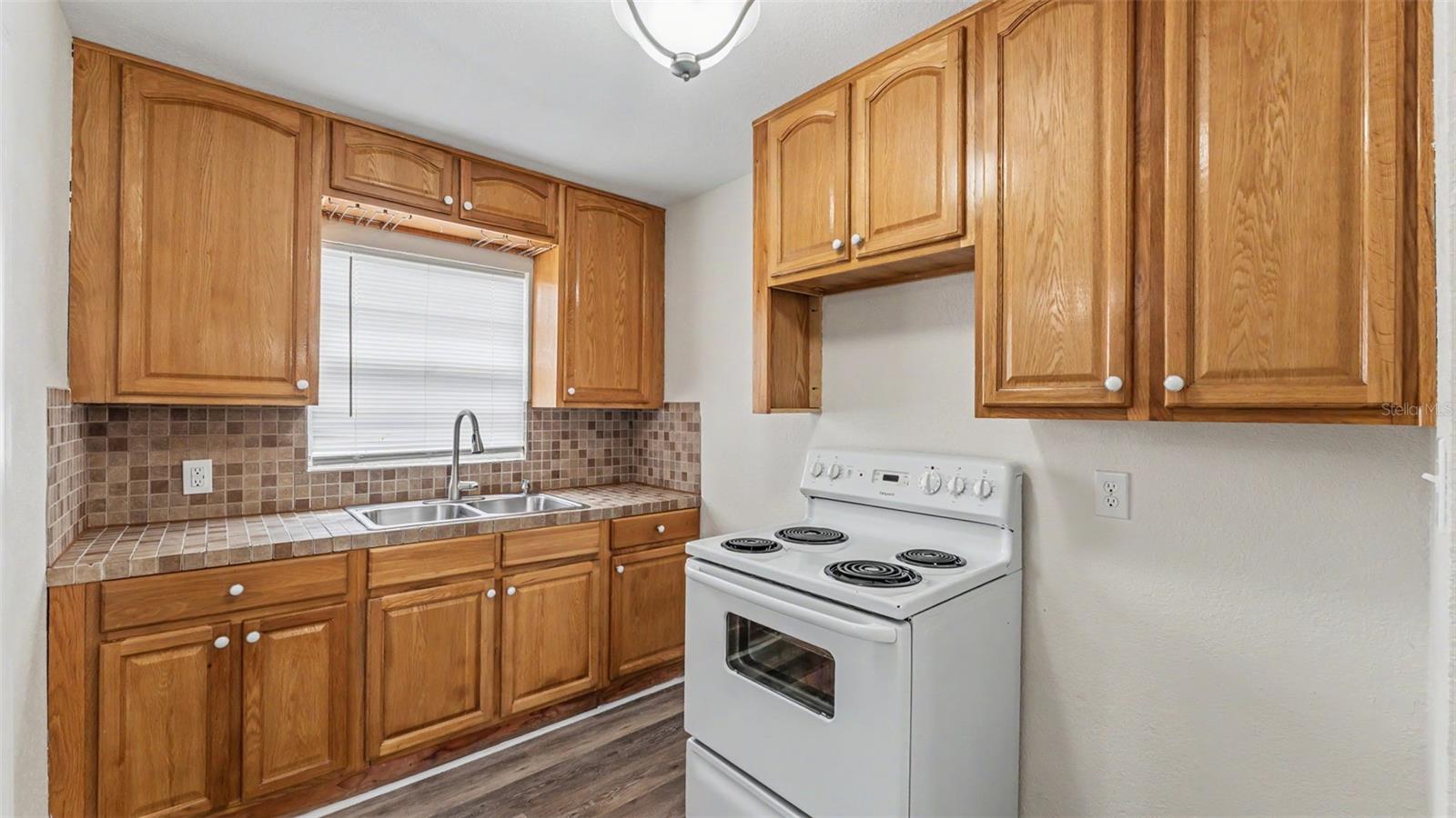 1050 PINE AVE, LAKE WALES, FL, 33853