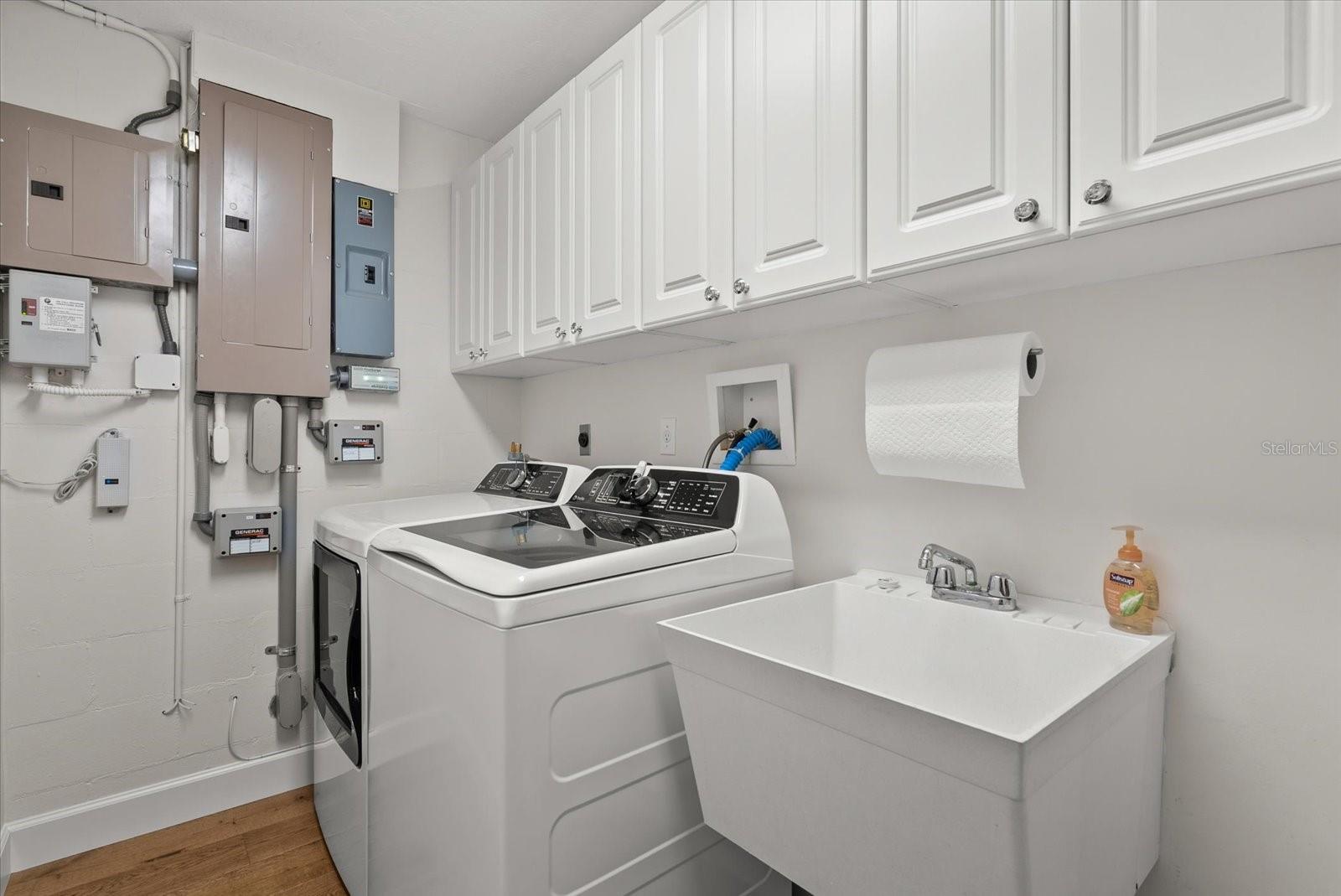 813 IDLEWILD WAY, SARASOTA, FL, 34242