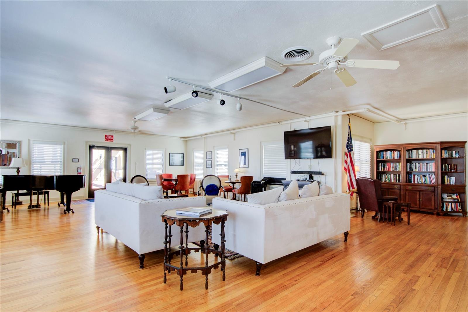 130 4TH AVE N #610, ST PETERSBURG, FL, 33701