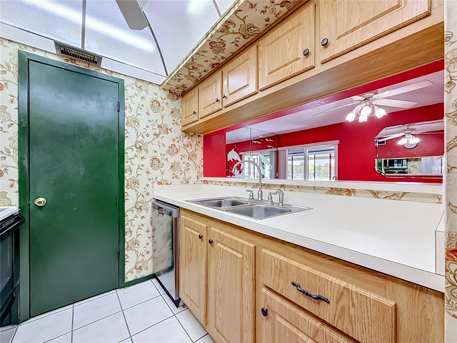 245 MEDALLION BLVD #G, MADEIRA BEACH, FL, 33708