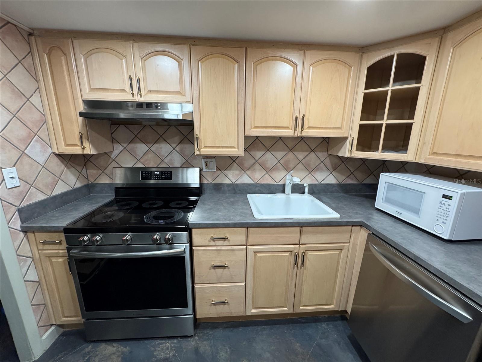400 E COLONIAL DR #108, ORLANDO, FL, 32803