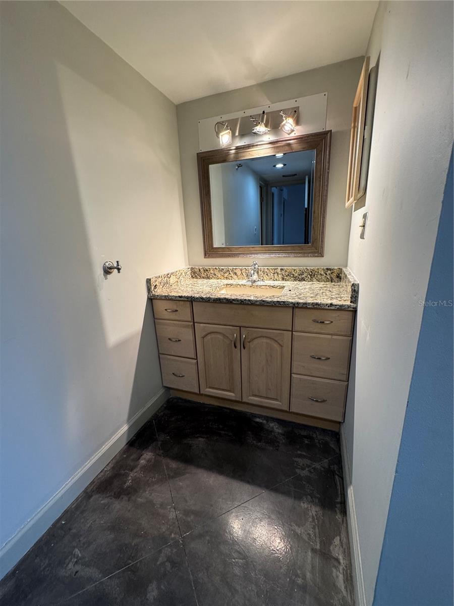 400 E COLONIAL DR #108, ORLANDO, FL, 32803