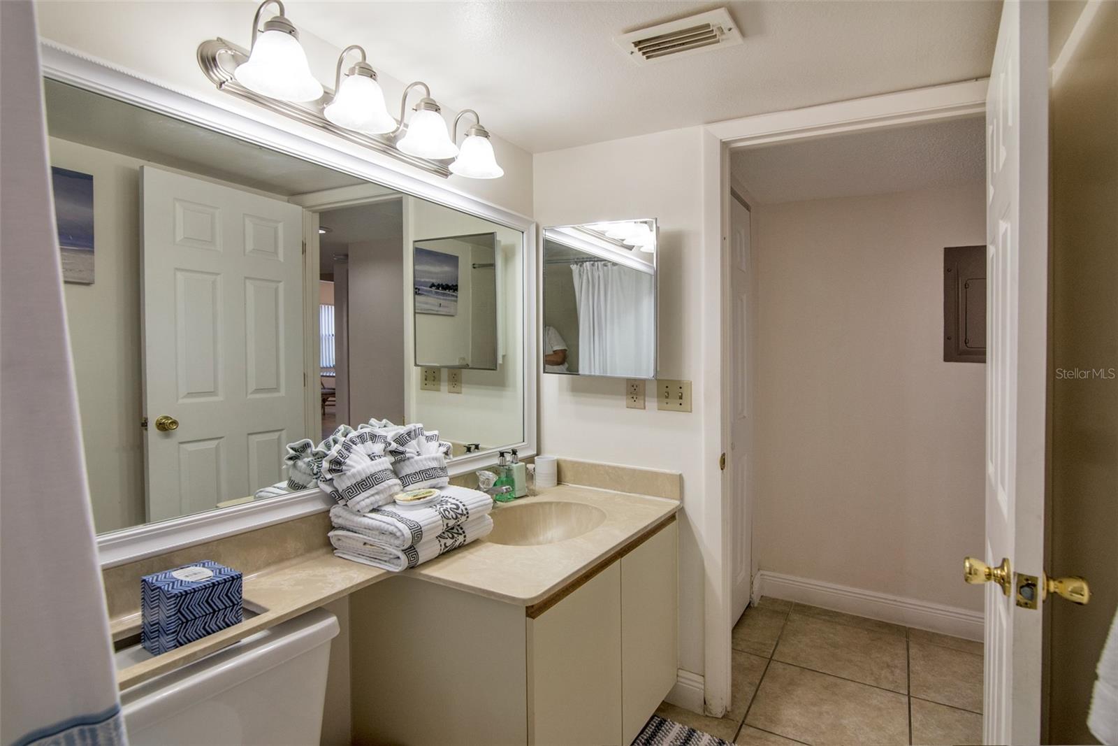 4425 45TH AVE W #101, BRADENTON, FL, 34210
