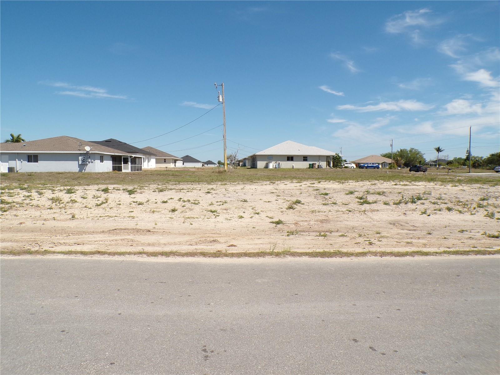 825 NE 15TH LN, CAPE CORAL, FL, 33909
