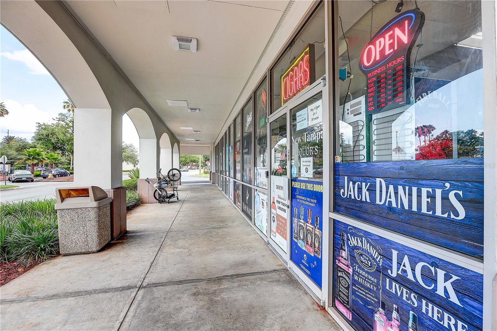 TAMPA, FL, 33647