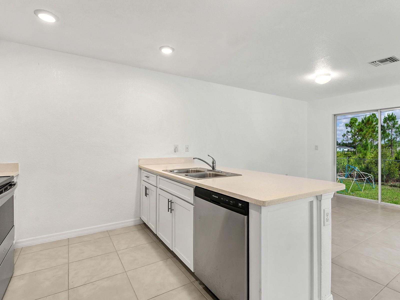12168 GROSSPOINT AVE, PORT CHARLOTTE, FL, 33981