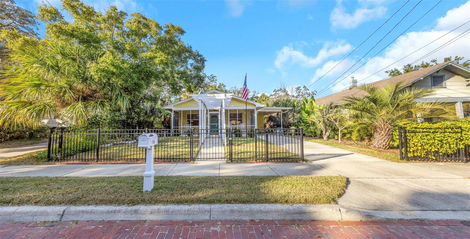 116 READ ST, TARPON SPRINGS, FL, 34689