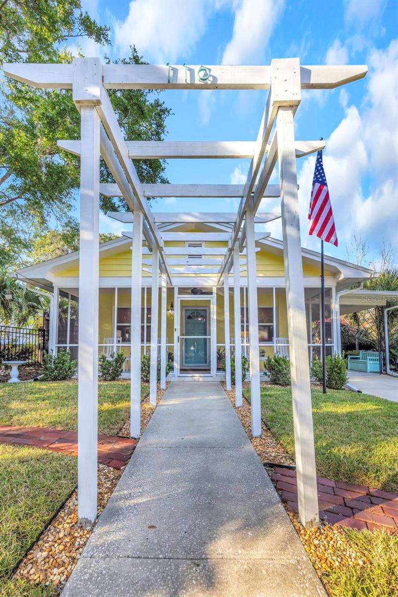 116 READ ST, TARPON SPRINGS, FL, 34689