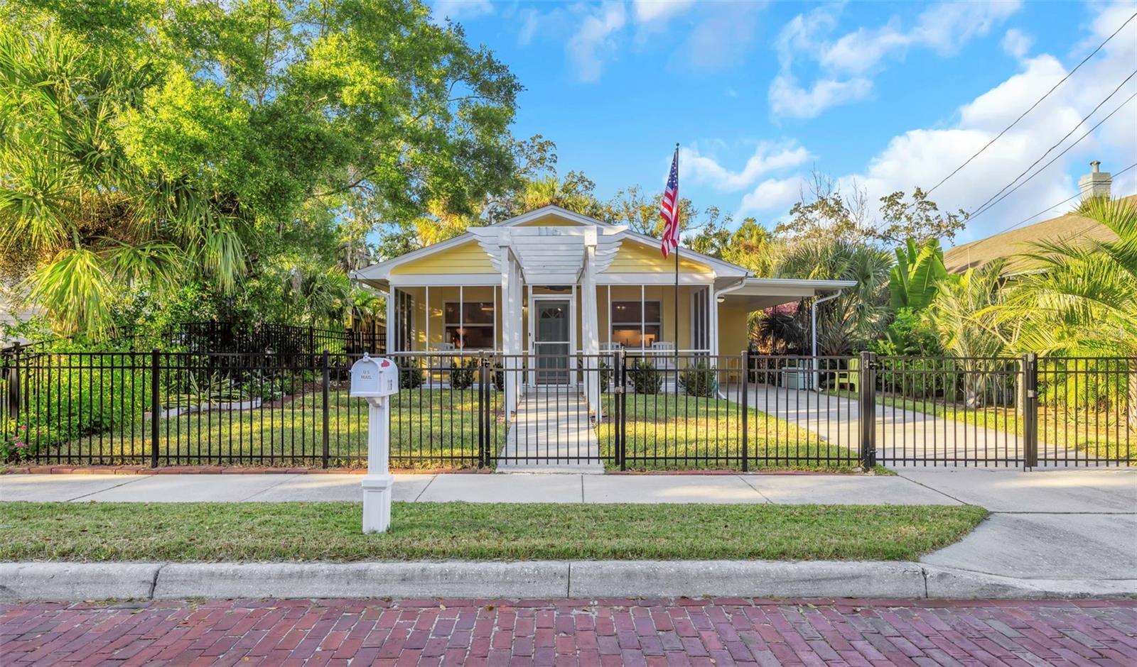 116 READ ST, TARPON SPRINGS, FL, 34689