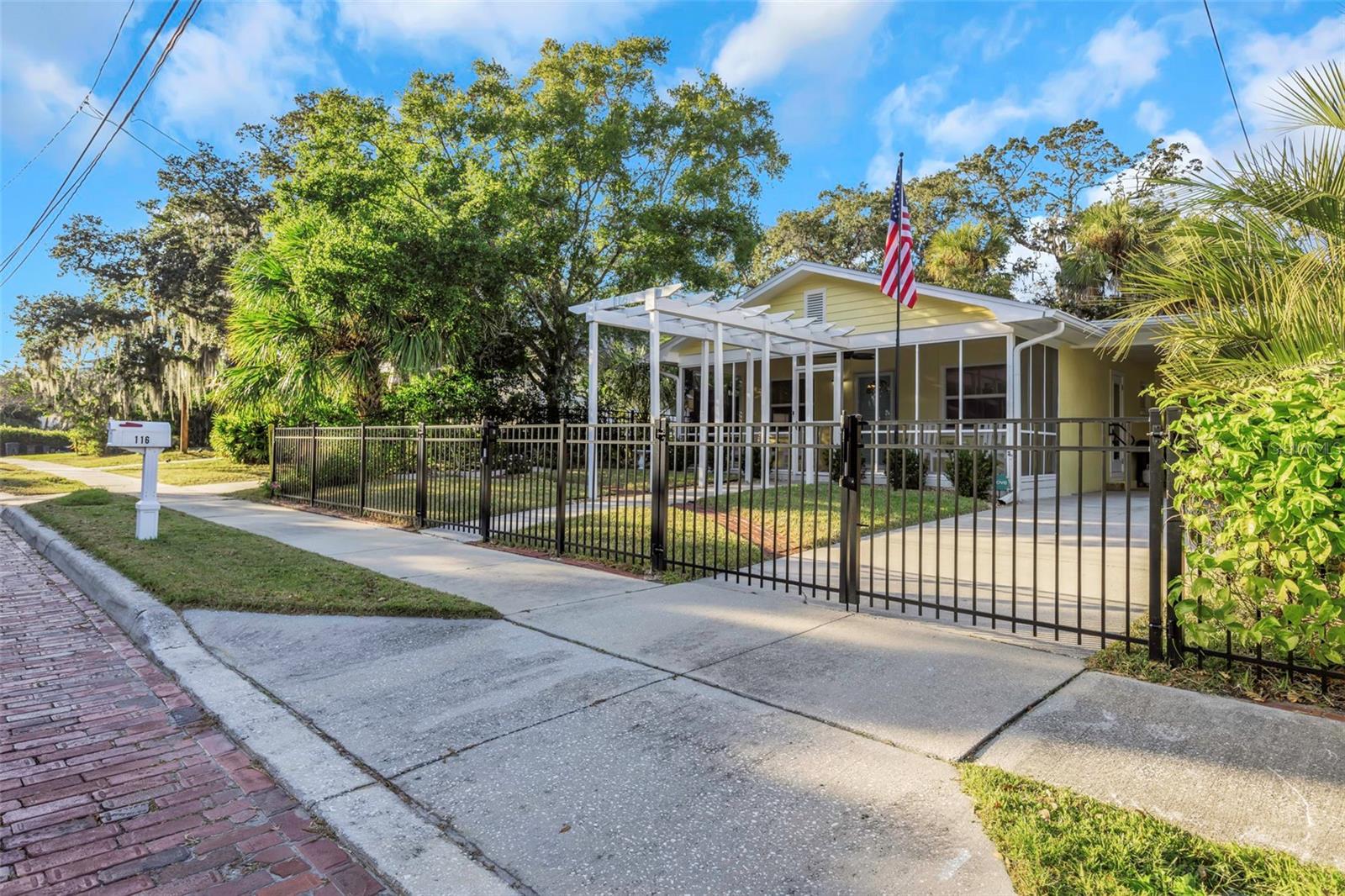 116 READ ST, TARPON SPRINGS, FL, 34689