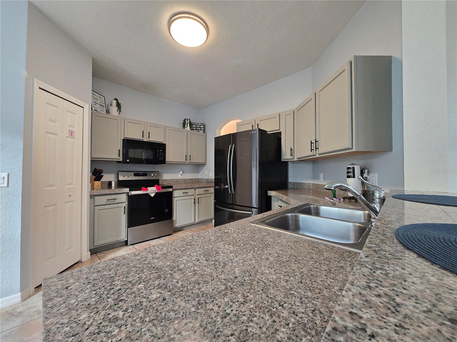 930 OXFORD DR, DAVENPORT, FL, 33897