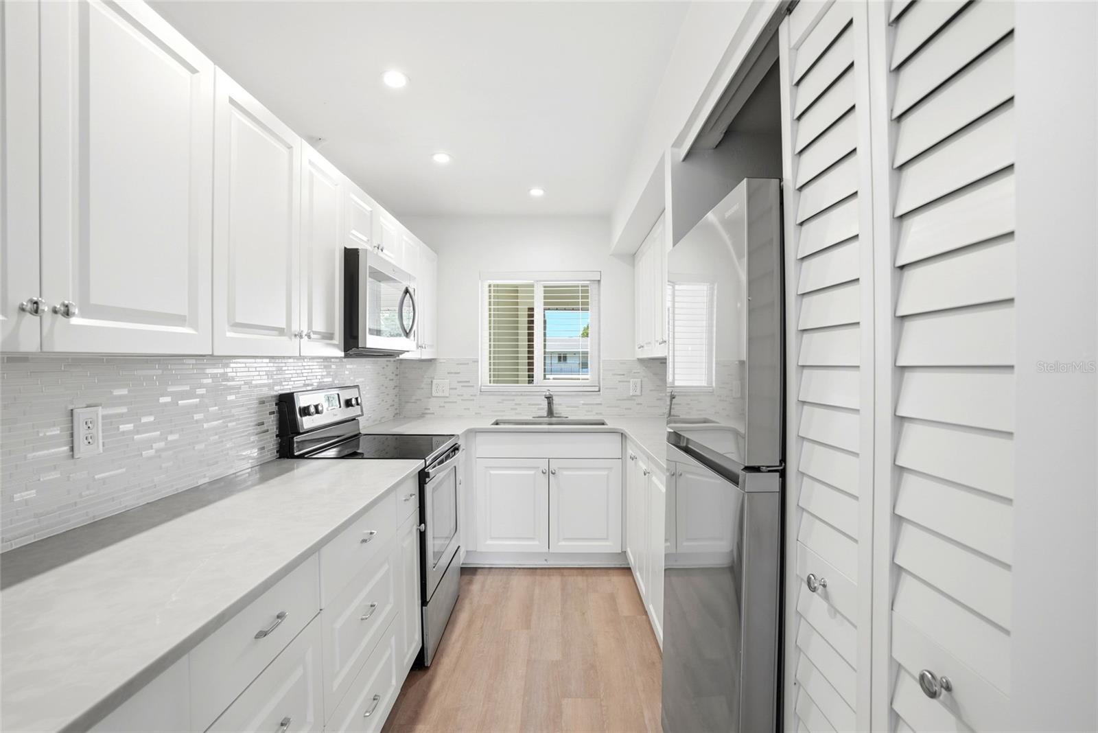 4570 OVERLOOK DR NE #284, ST PETERSBURG, FL, 33703