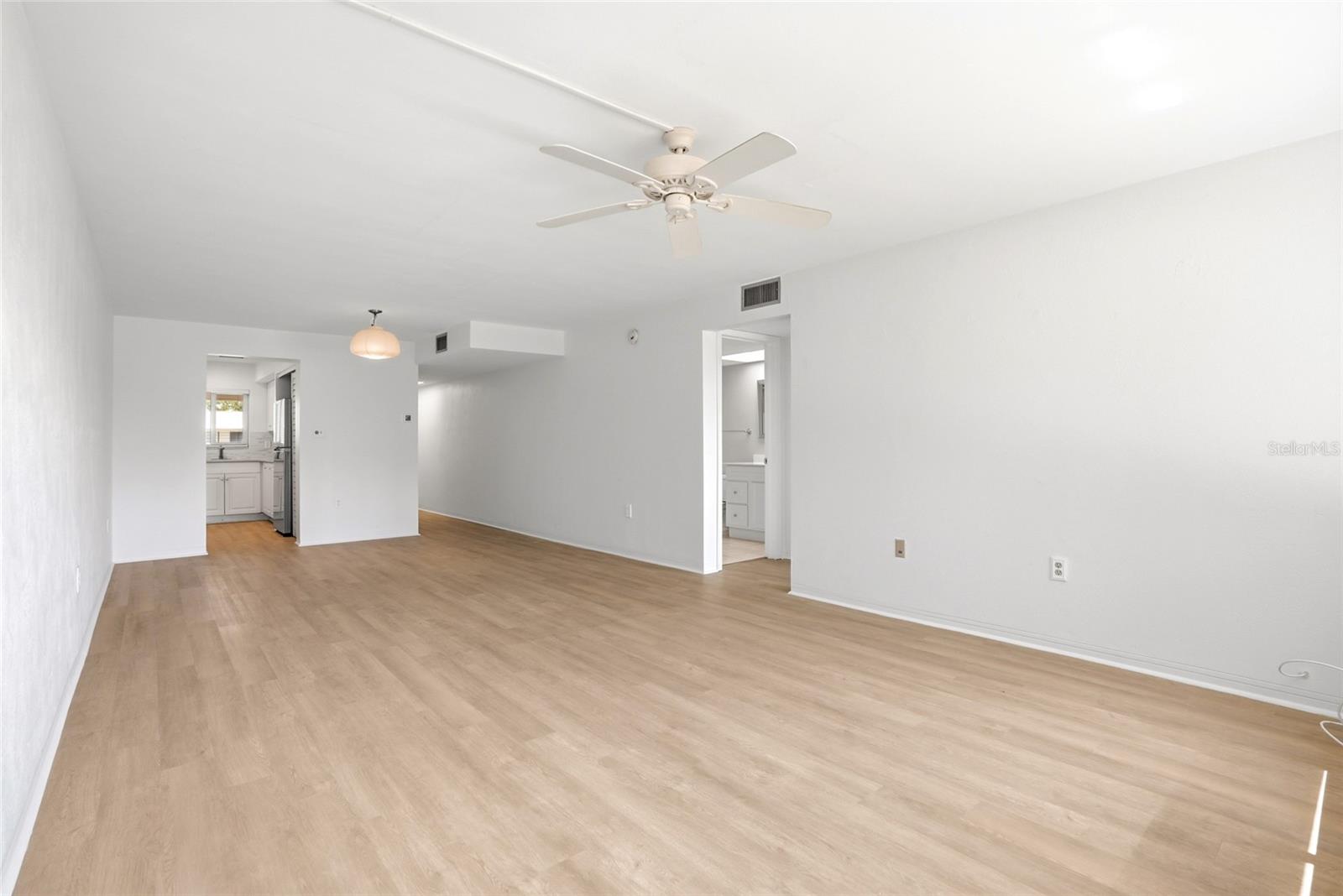 4570 OVERLOOK DR NE #284, ST PETERSBURG, FL, 33703