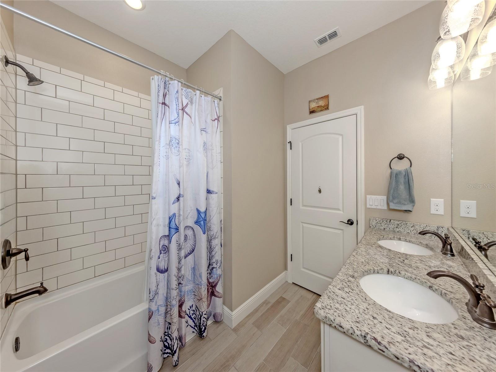 2030 MESIC HAMMOCK WAY, VENICE, FL, 34292