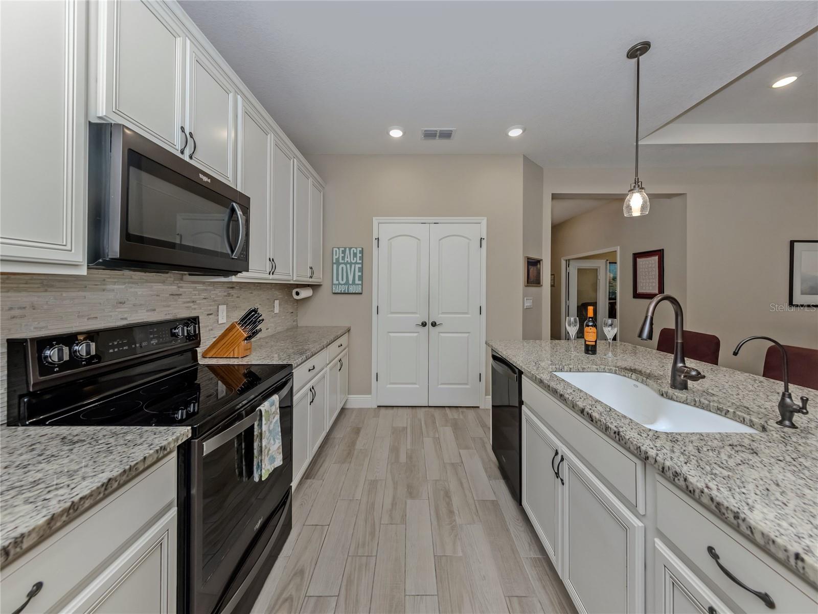 2030 MESIC HAMMOCK WAY, VENICE, FL, 34292