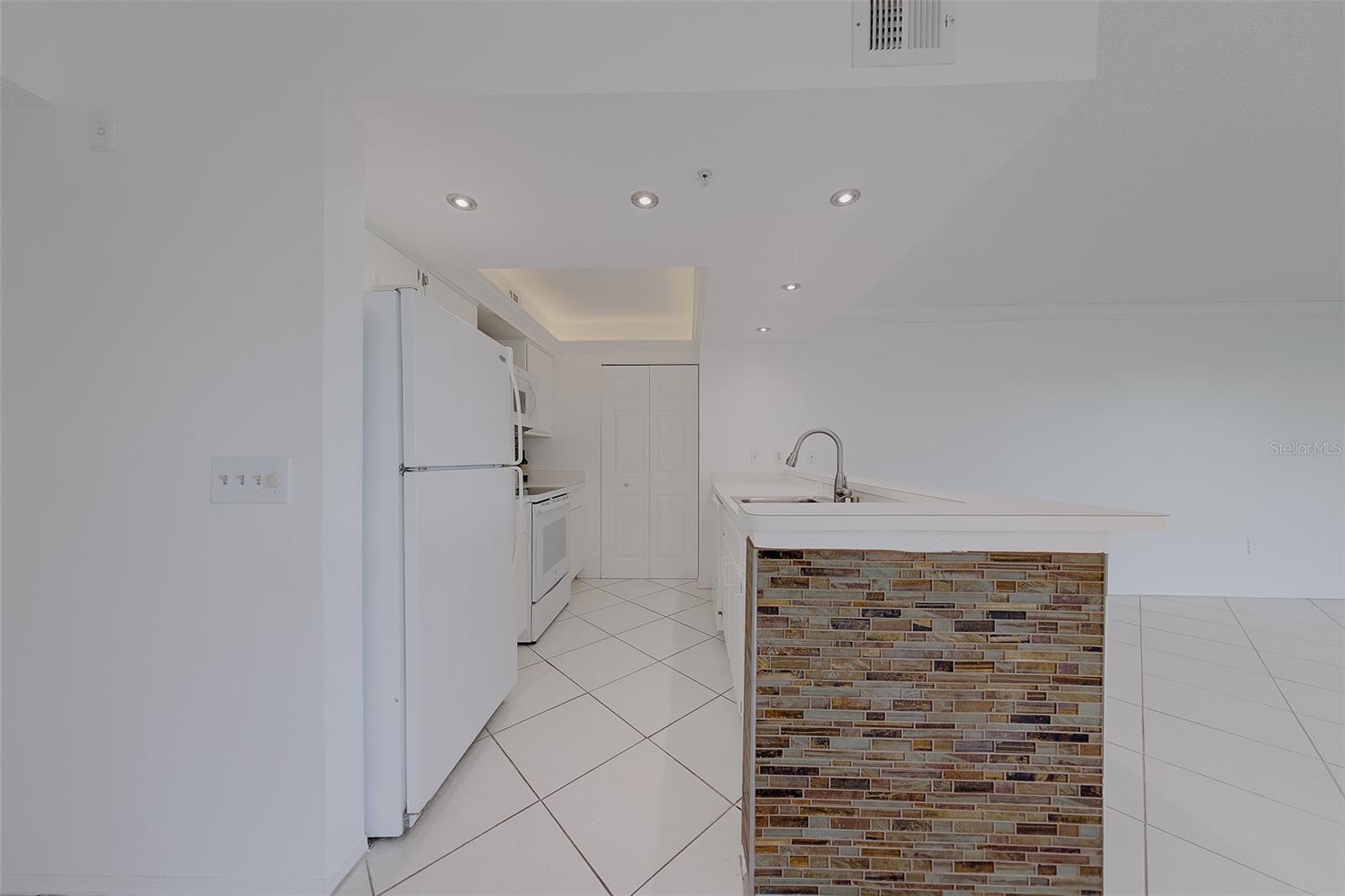 2400 FEATHER SOUND DR #928, CLEARWATER, FL, 33762