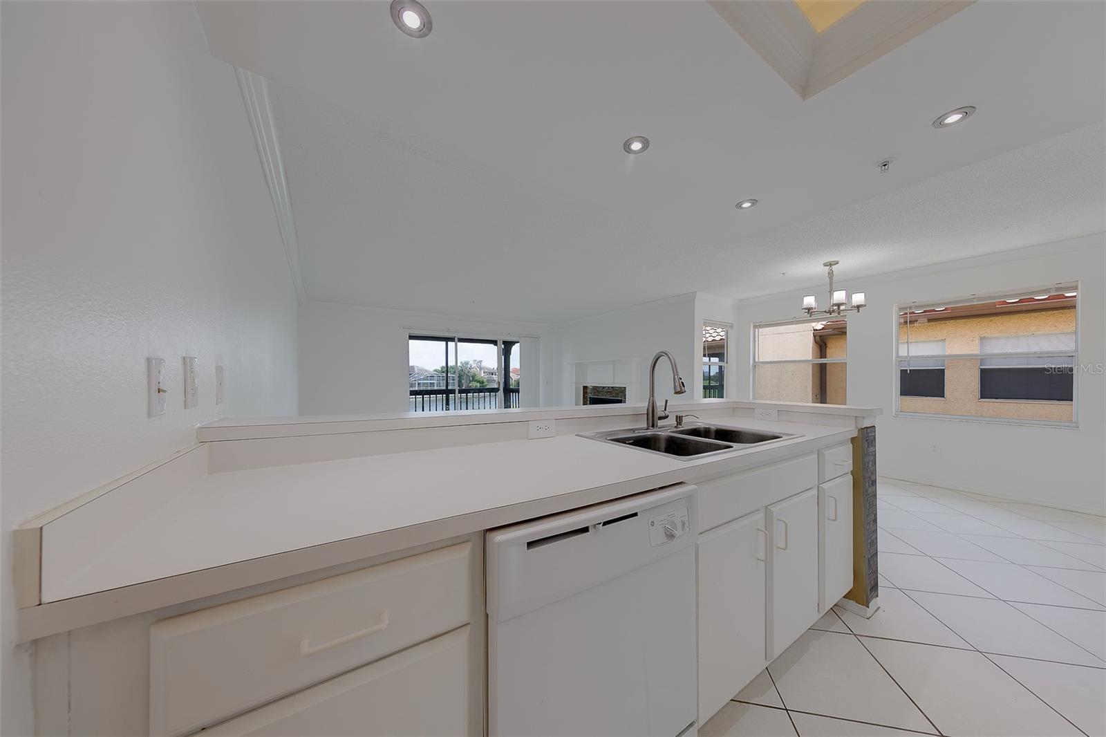 2400 FEATHER SOUND DR #928, CLEARWATER, FL, 33762