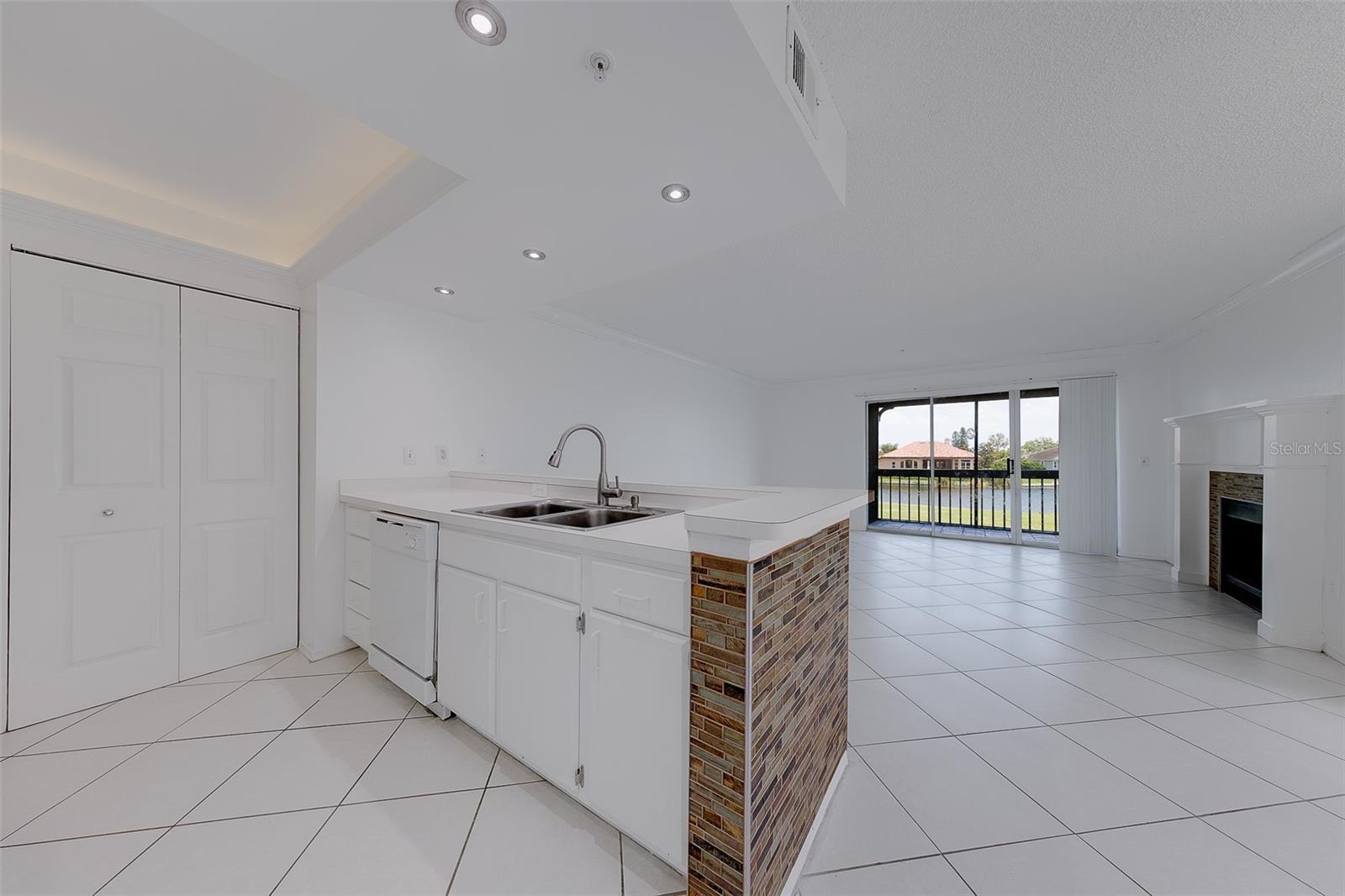 2400 FEATHER SOUND DR #928, CLEARWATER, FL, 33762