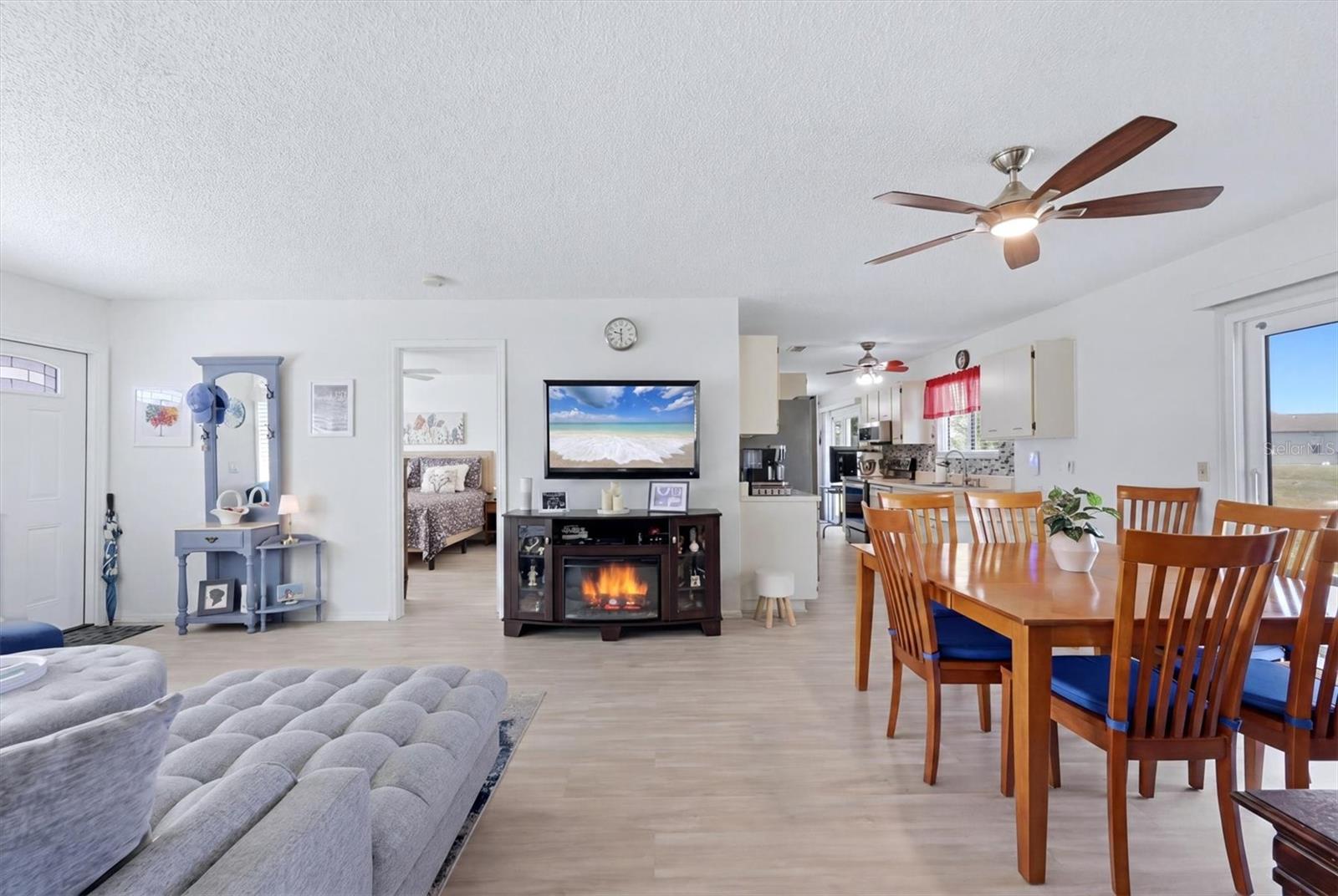 6389 COLISEUM BLVD, PORT CHARLOTTE, FL, 33981