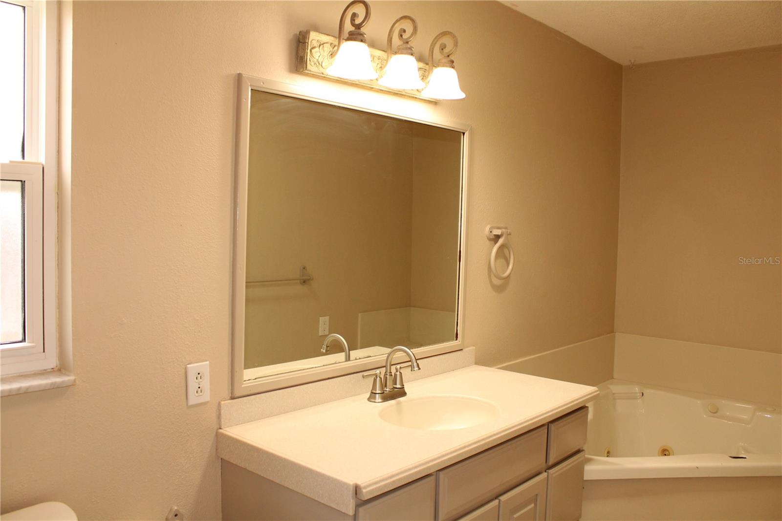 4215 18TH AVENUE DR W, BRADENTON, FL, 34205