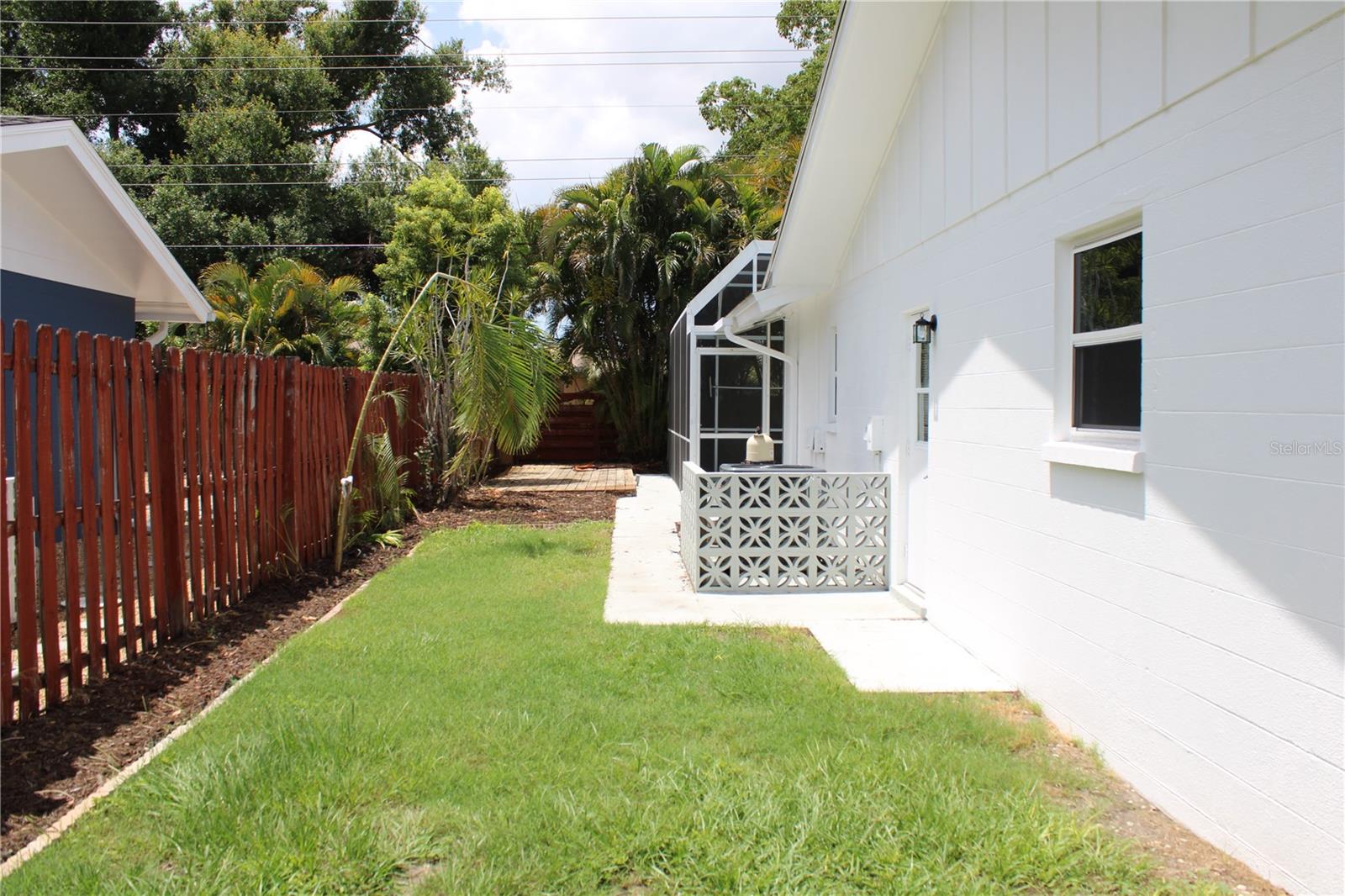 4215 18TH AVENUE DR W, BRADENTON, FL, 34205