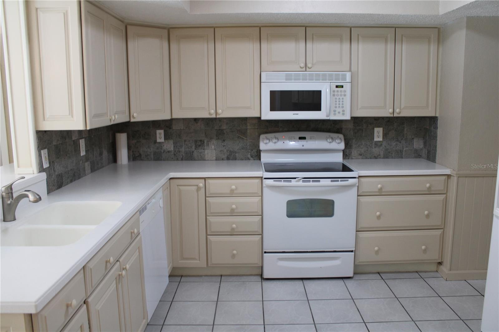 4215 18TH AVENUE DR W, BRADENTON, FL, 34205